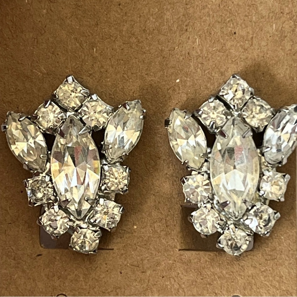 Vintage Weiss Rhinestone Clip On Earrings